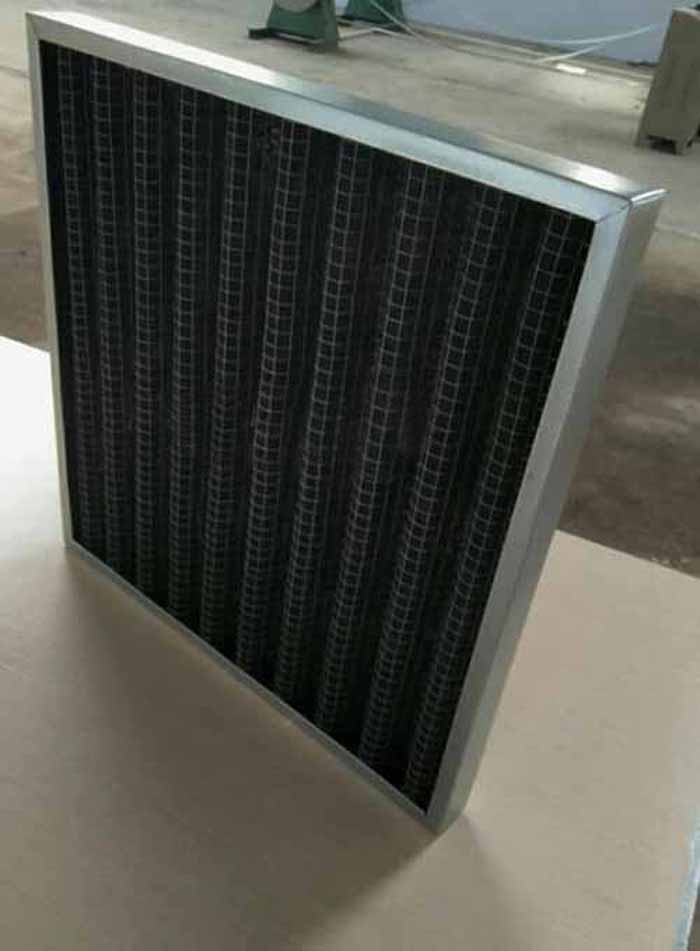 折疊式活性炭過濾器鋁型材外框，也可選用鍍鋅外框及不銹鋼，厚度為：21mm,25mm,46mm，50mm等其他多種厚度。